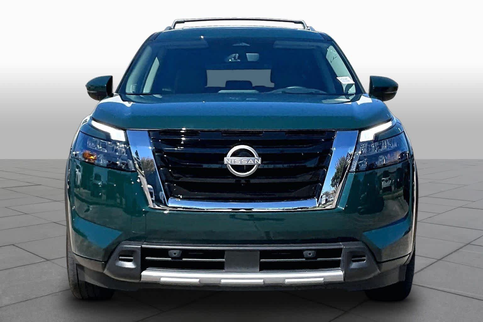 Certified 2025 Nissan Pathfinder Platinum w/ Cargo Package FWD image 4