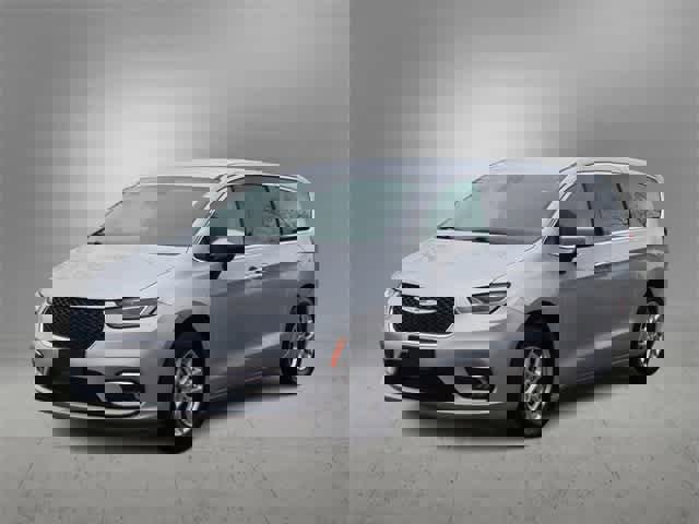 Used 2023 Chrysler Pacifica Touring-L image 4