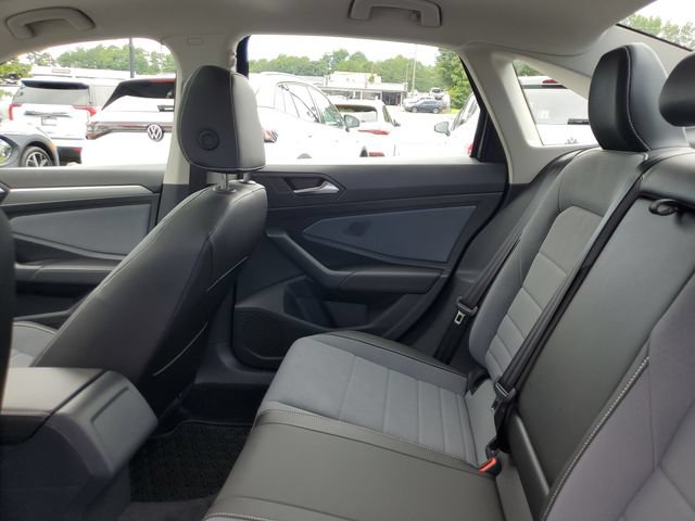 Used 2025 Volkswagen Jetta SE w/ Sunroof Package FWD image 16