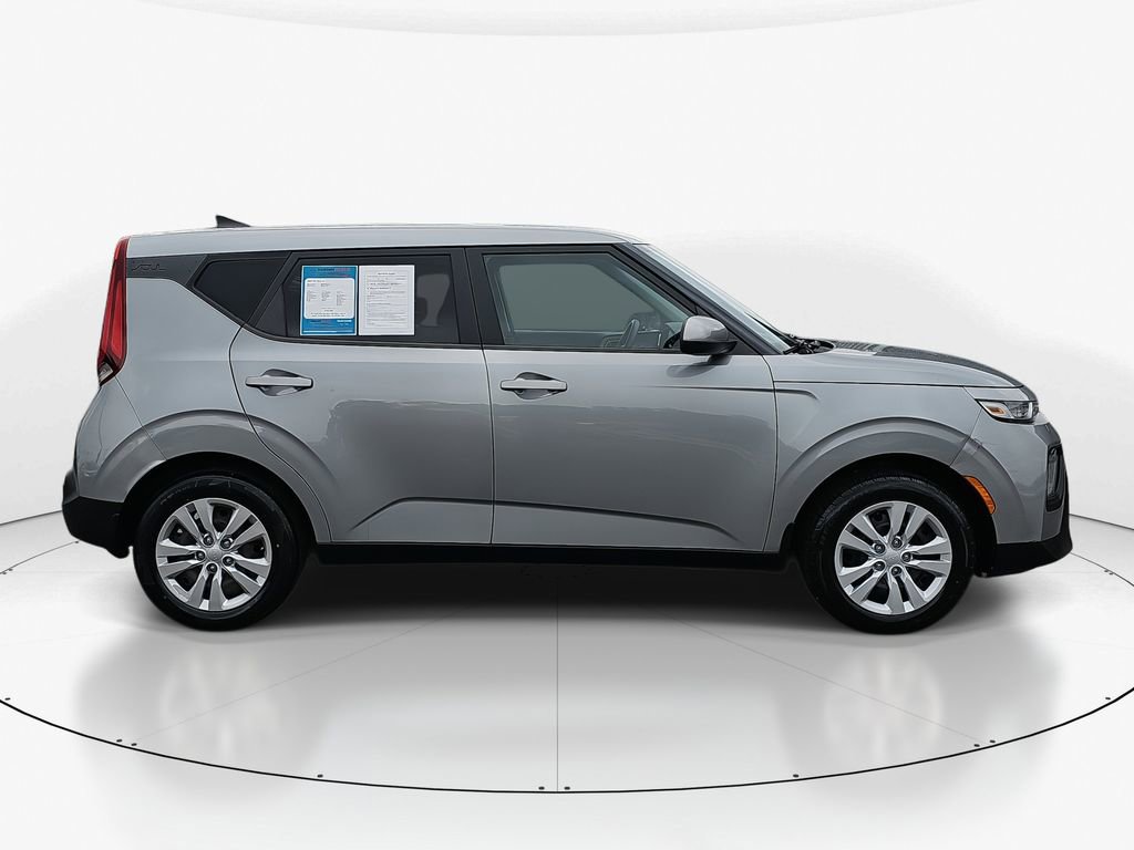 Used 2022 Kia Soul LX image 3