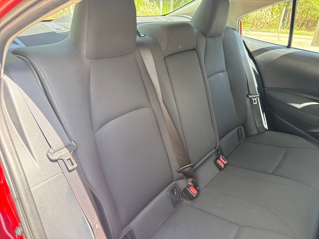 Used 2021 Toyota Corolla LE image 32