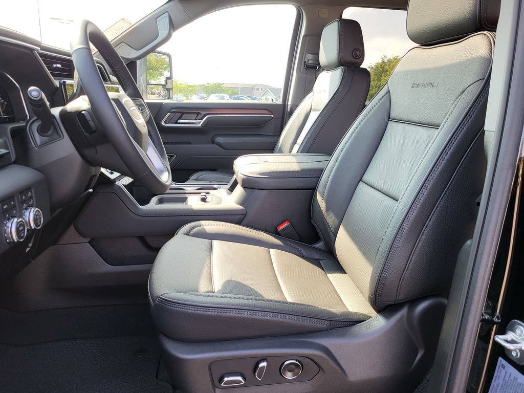 New 2025 GMC Sierra 2500 Denali w/ Denali Reserve Package AWD/4WD image 4