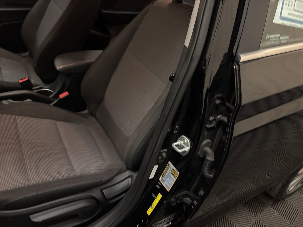 Used 2019 Hyundai Accent Limited image 12