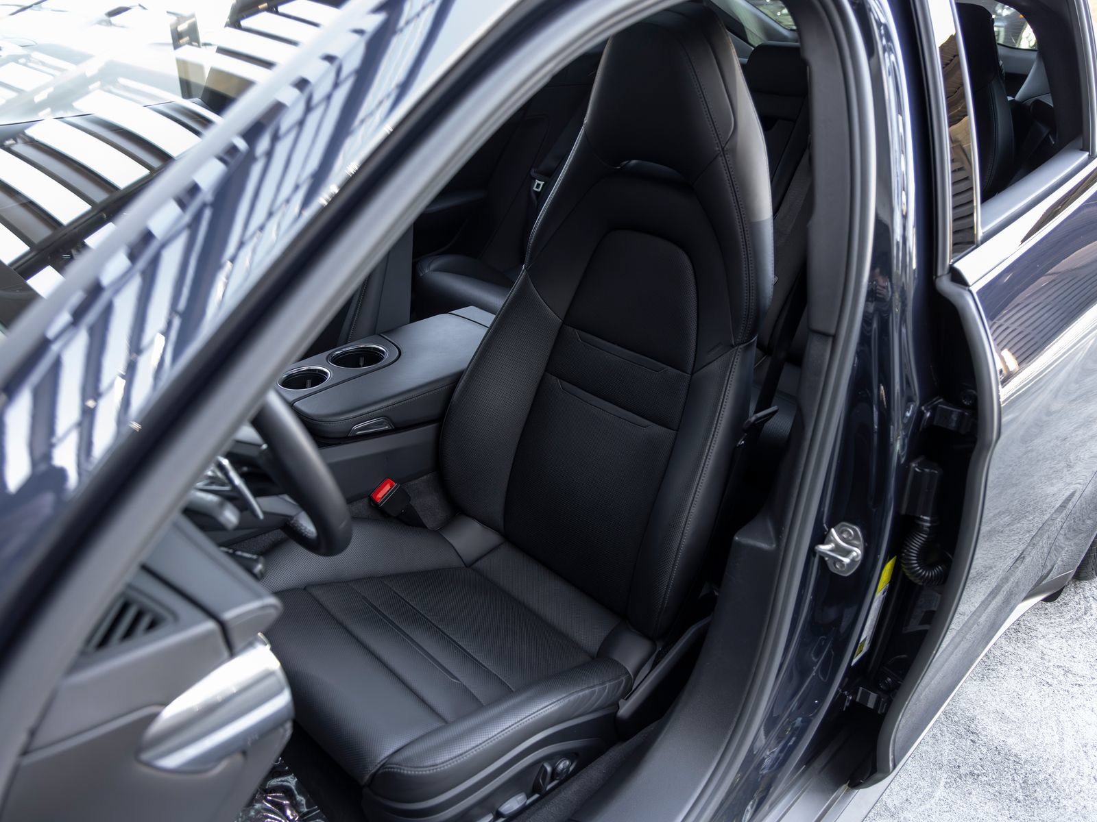 Certified 2022 Porsche Panamera 4S AWD/4WD image 5