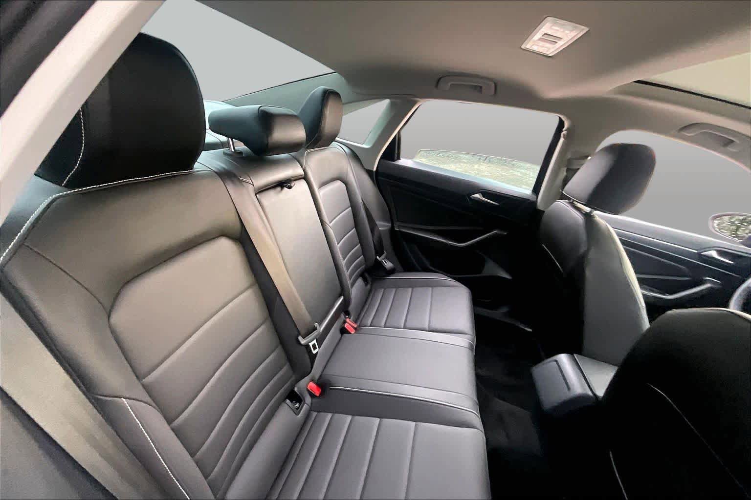 Used 2024 Volkswagen Jetta SE w/ Panoramic Sunroof Package FWD image 20