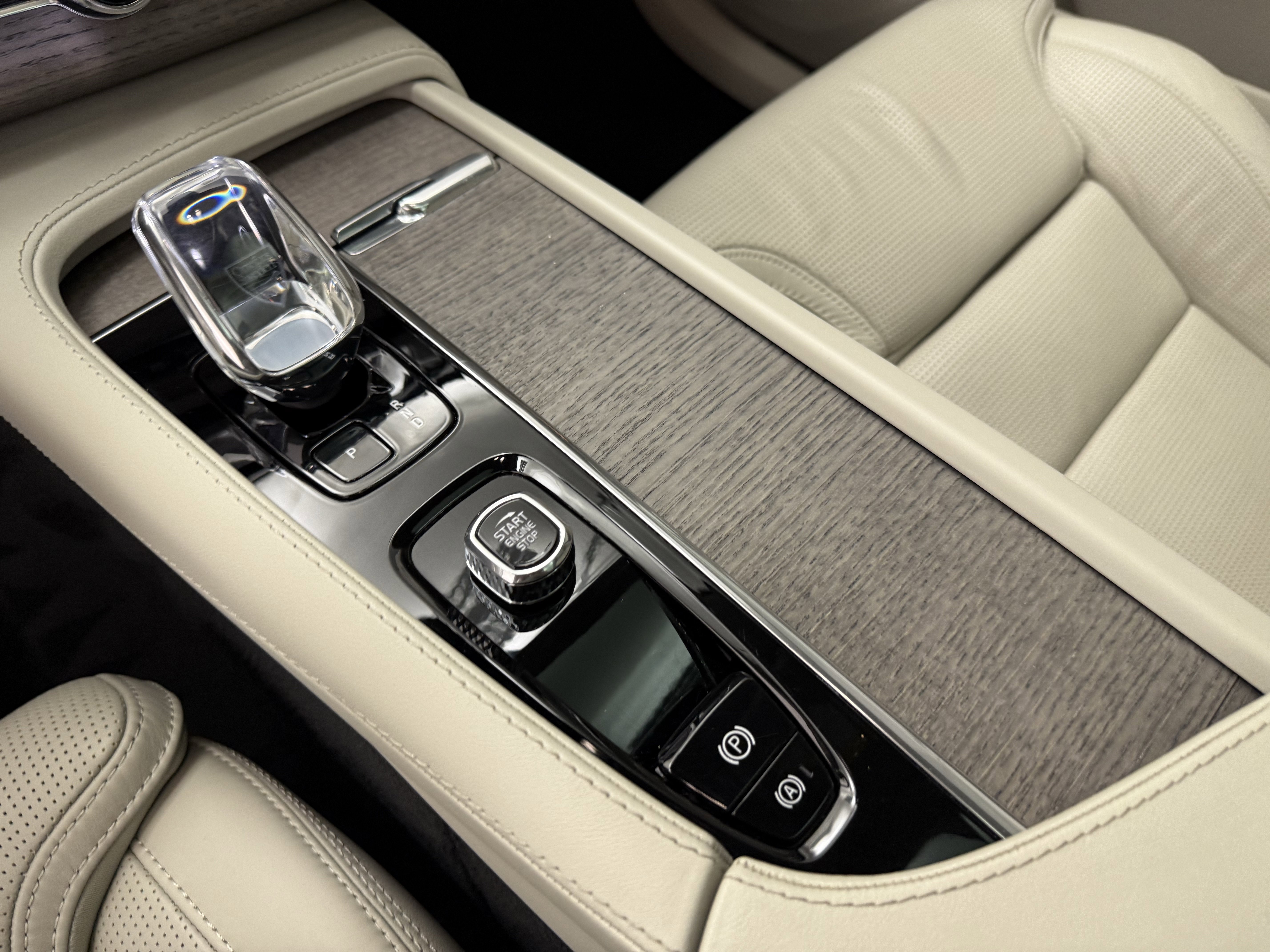 Certified 2023 Volvo XC90 B6 Ultimate w/ Protection Package Premier AWD/4WD image 21