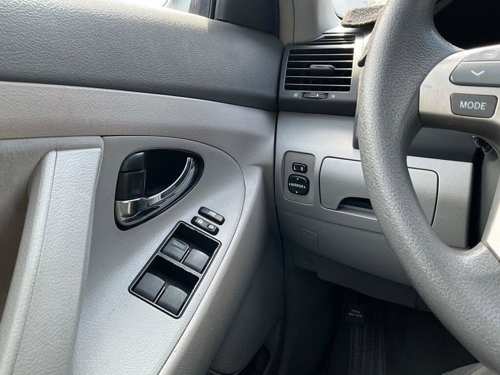 Used 2009 Toyota Camry LE FWD image 17