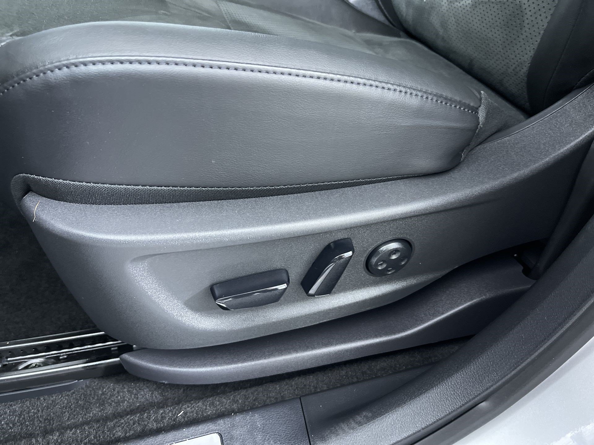 Certified 2023 Nissan Ariya AWD image 13