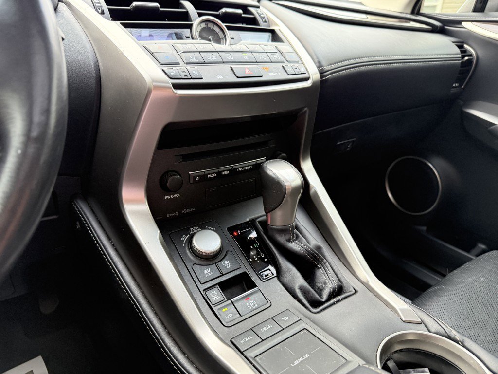 Used 2015 Lexus NX 300h AWD image 27