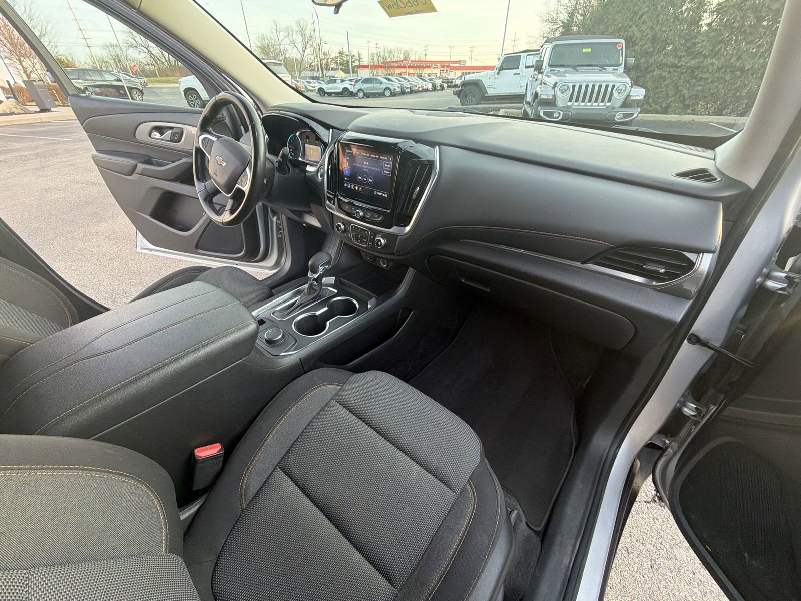 Used 2021 Chevrolet Traverse LT image 26