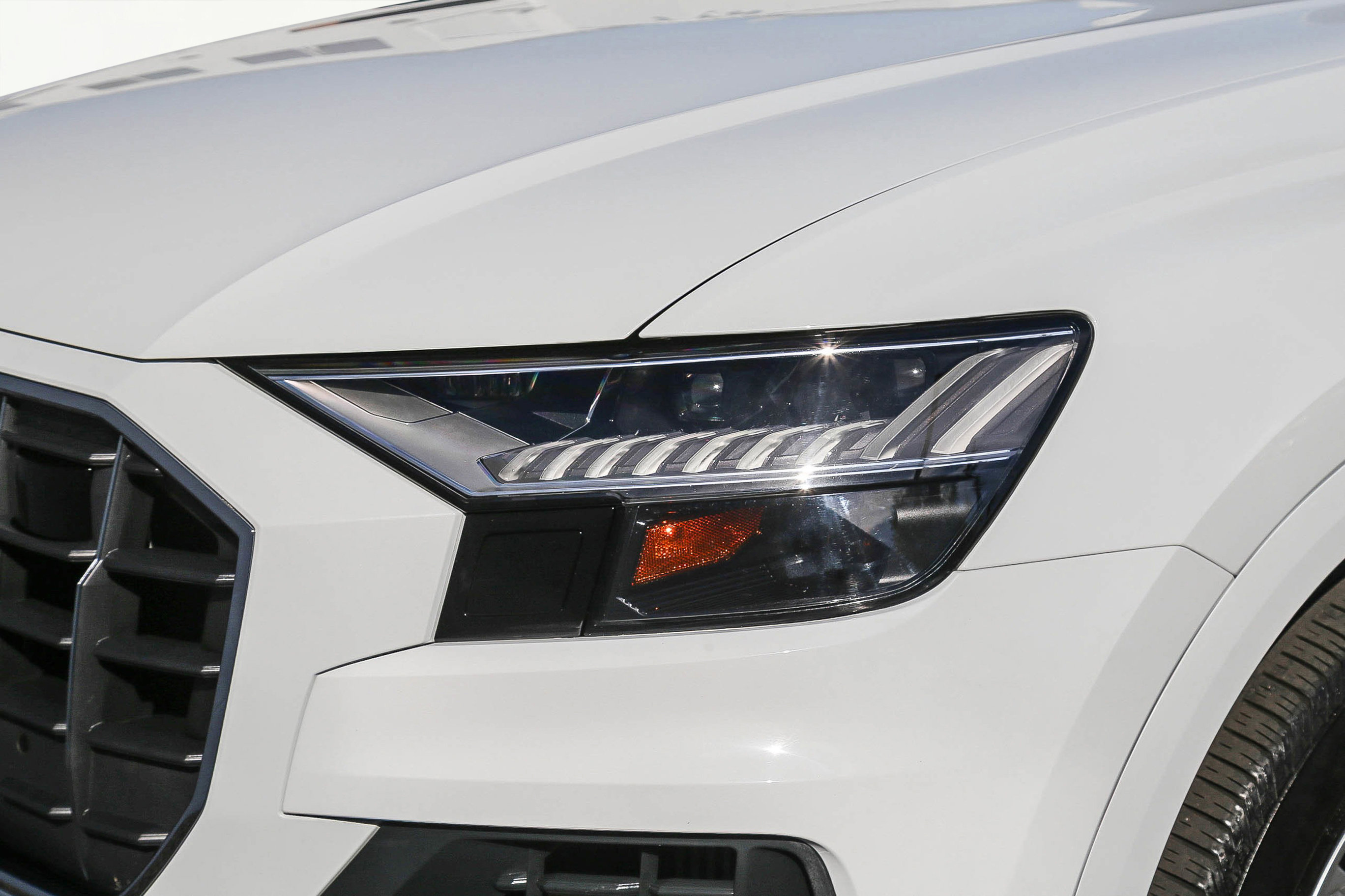 Used 2023 Audi Q8 Premium image 13