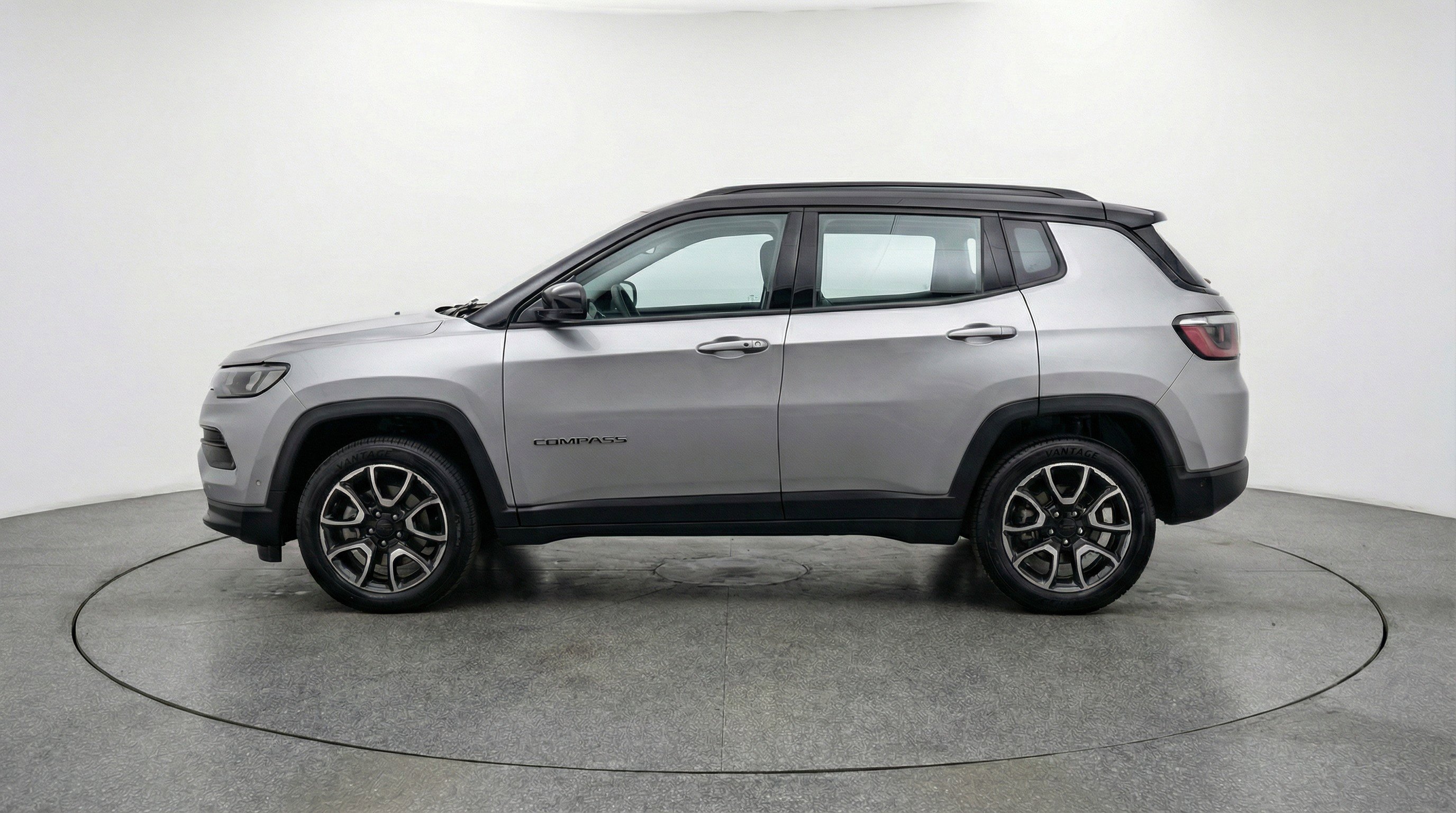 Used 2025 Jeep Compass Trailhawk AWD/4WD image 5
