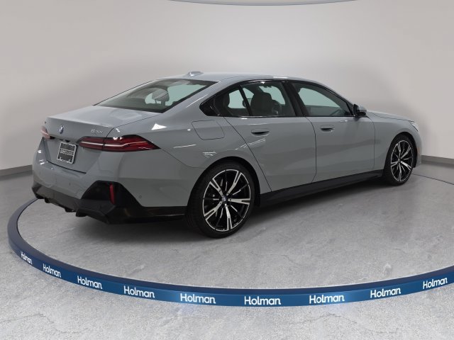 Certified 2026 BMW 530i xDrive w/ M Sport Package AWD/4WD image 5