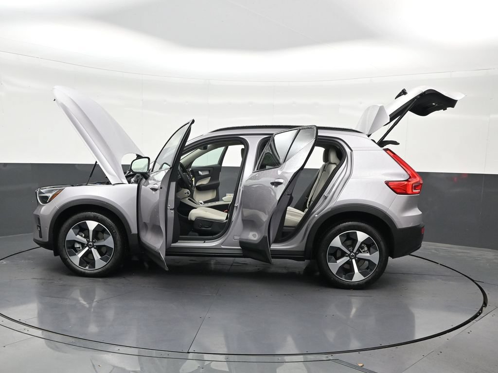 New 2026 Volvo XC40 B5 Plus w/ Protection Package Premier AWD/4WD image 31