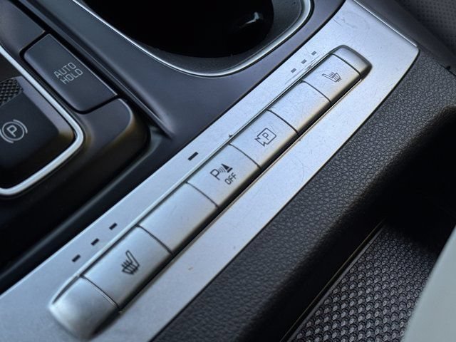 Used 2023 Kia Carnival LX FWD image 18
