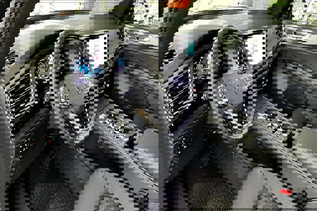 New 2026 Volkswagen Atlas Cross Sport SE image 14