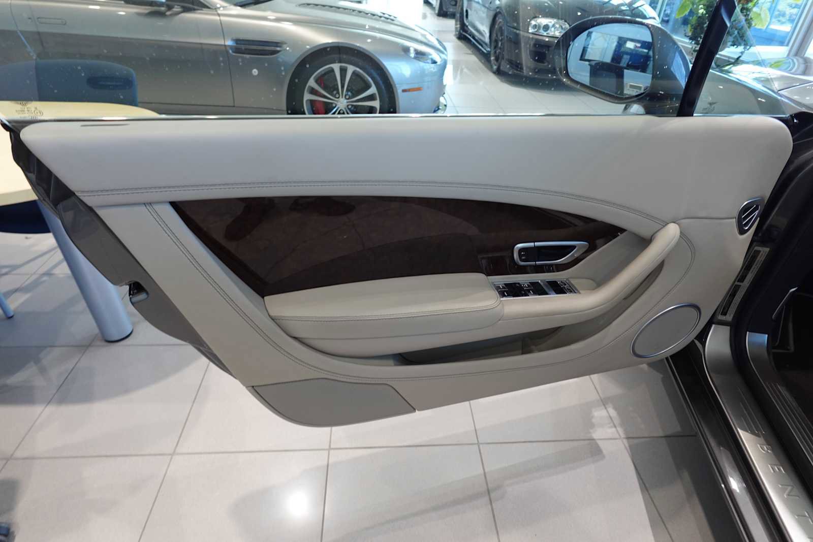 Used 2014 Bentley Continental GT image 23