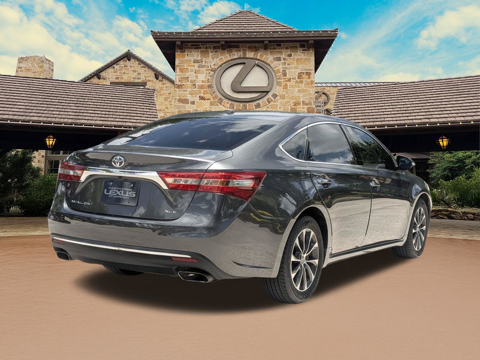 Used 2017 Toyota Avalon XLE Premium FWD image 2