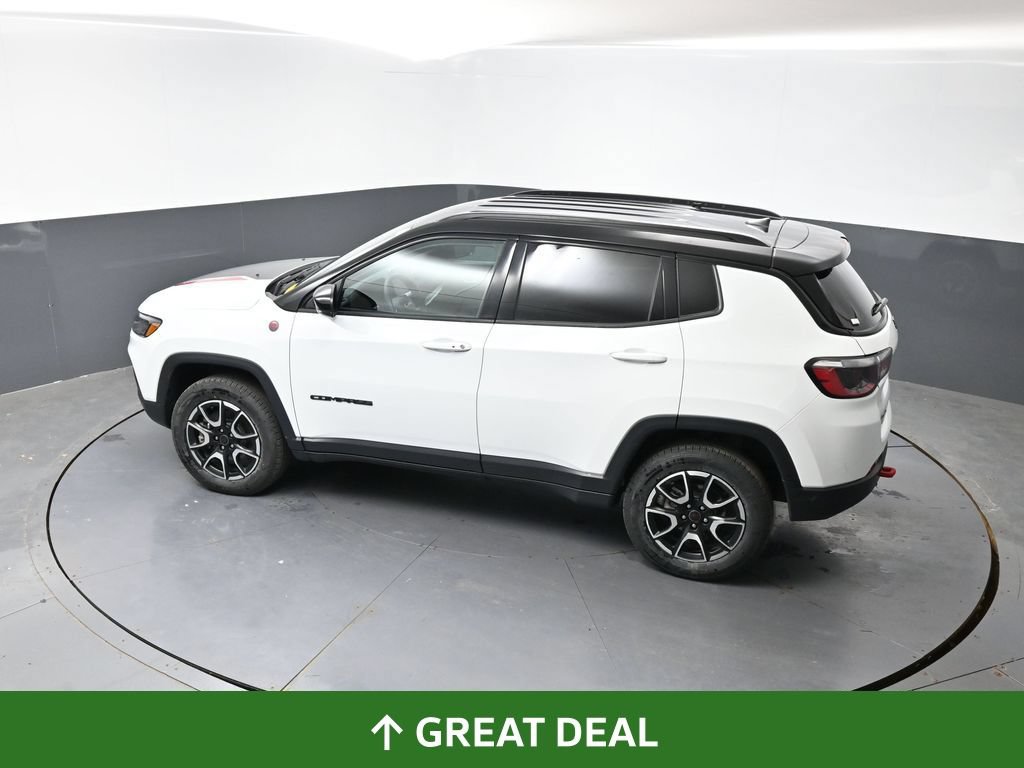 Used 2025 Jeep Compass Trailhawk AWD/4WD image 46