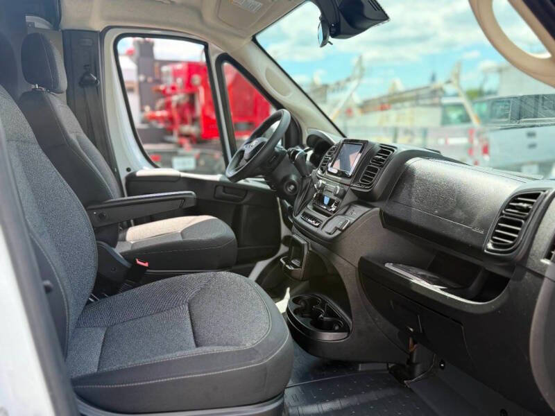 Used 2025 RAM ProMaster 2500 w/ U-Haul Equipment Group FWD image 16