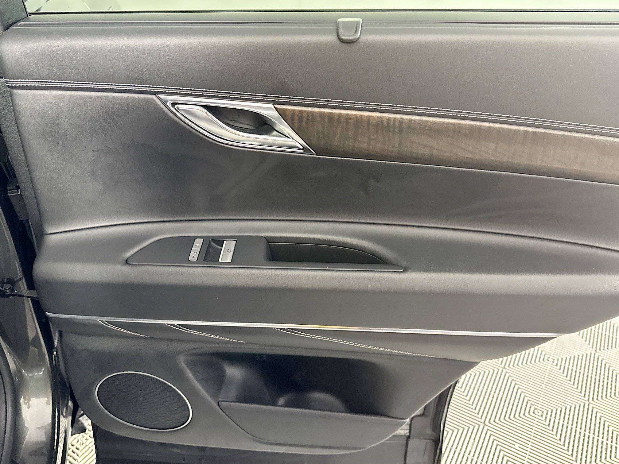 Used 2024 Genesis GV80 2.5T image 27