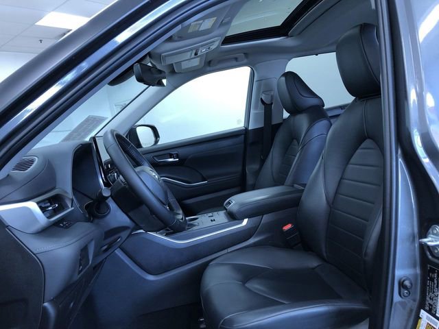 Used 2023 Toyota Highlander XLE image 19