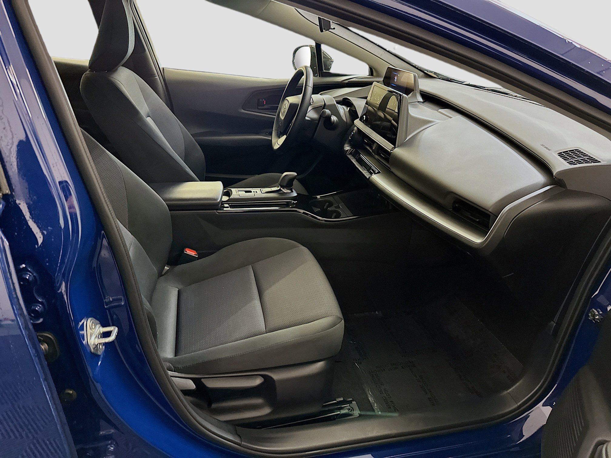 Used 2025 Toyota Prius LE FWD image 32