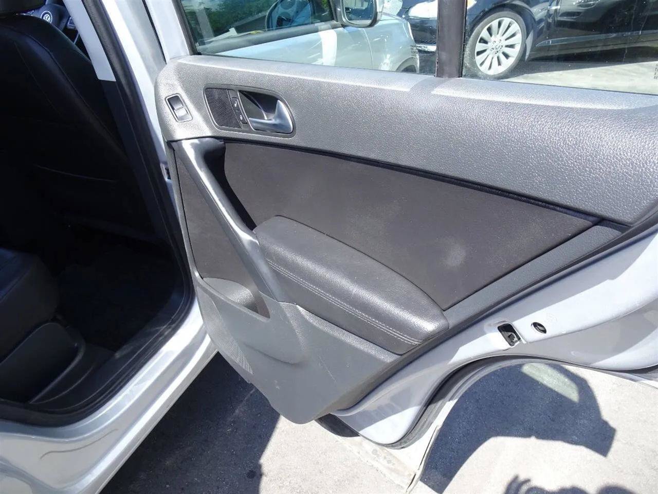 Used 2017 Volkswagen Tiguan S AWD/4WD image 18