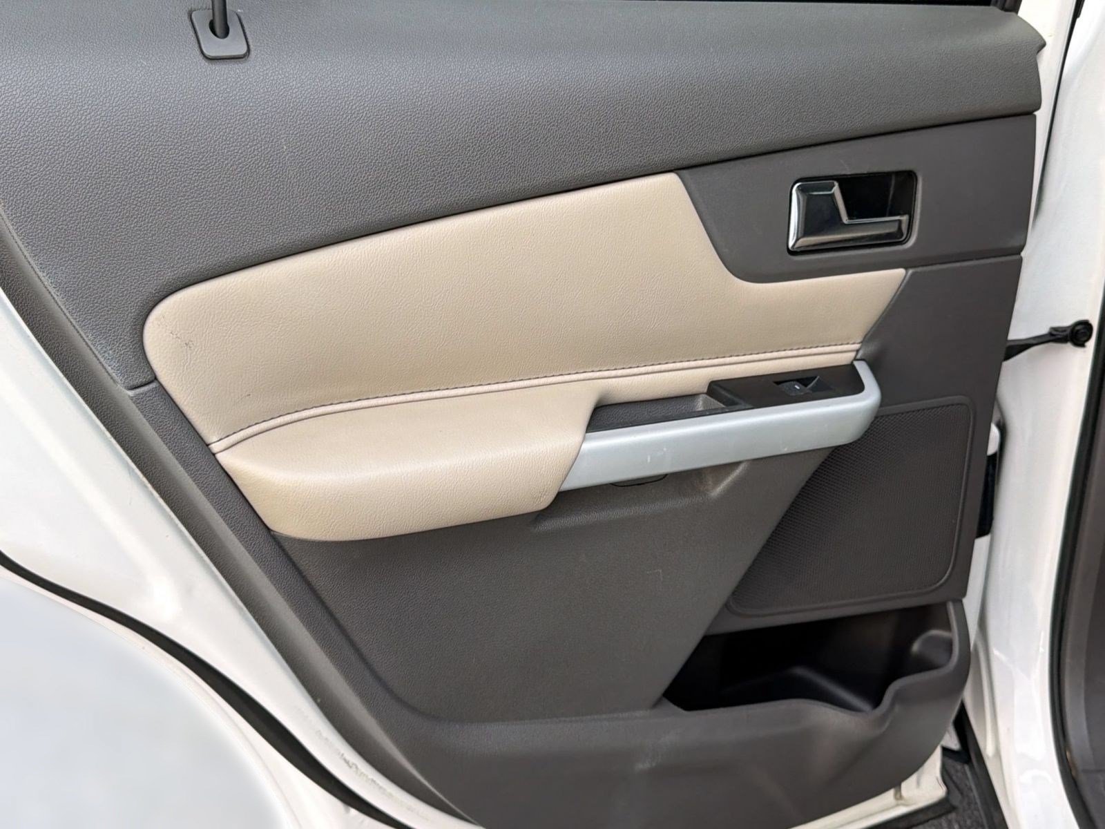 Used 2014 Ford Edge Limited w/ Equipment Group 301A FWD image 27