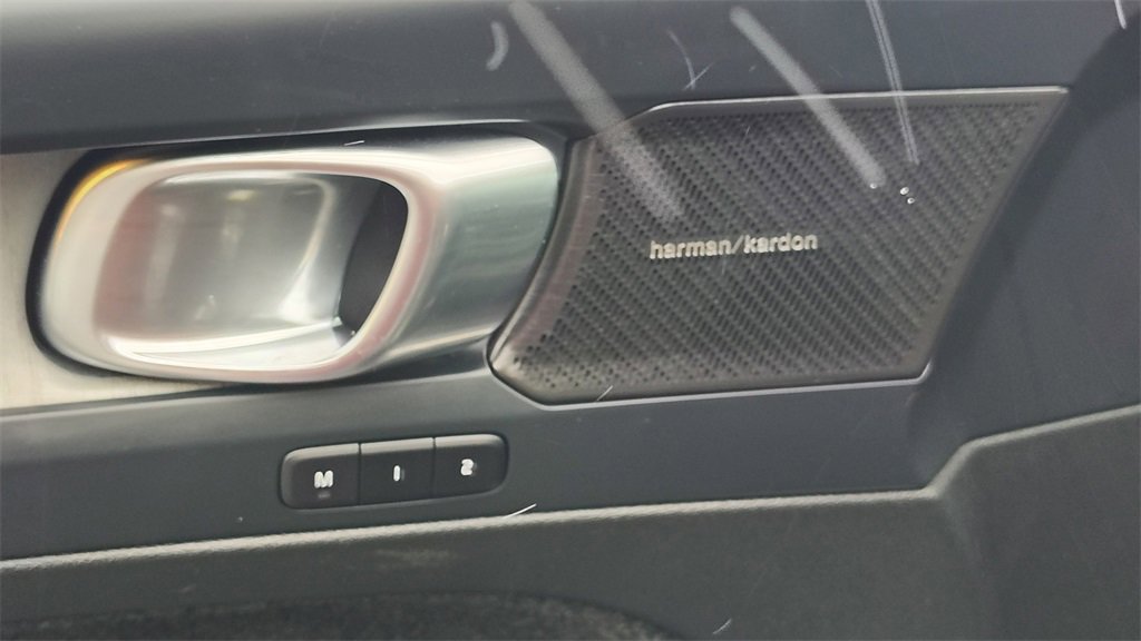 Used 2024 Volvo XC40 B5 Plus w/ Protection Package Premier image 9