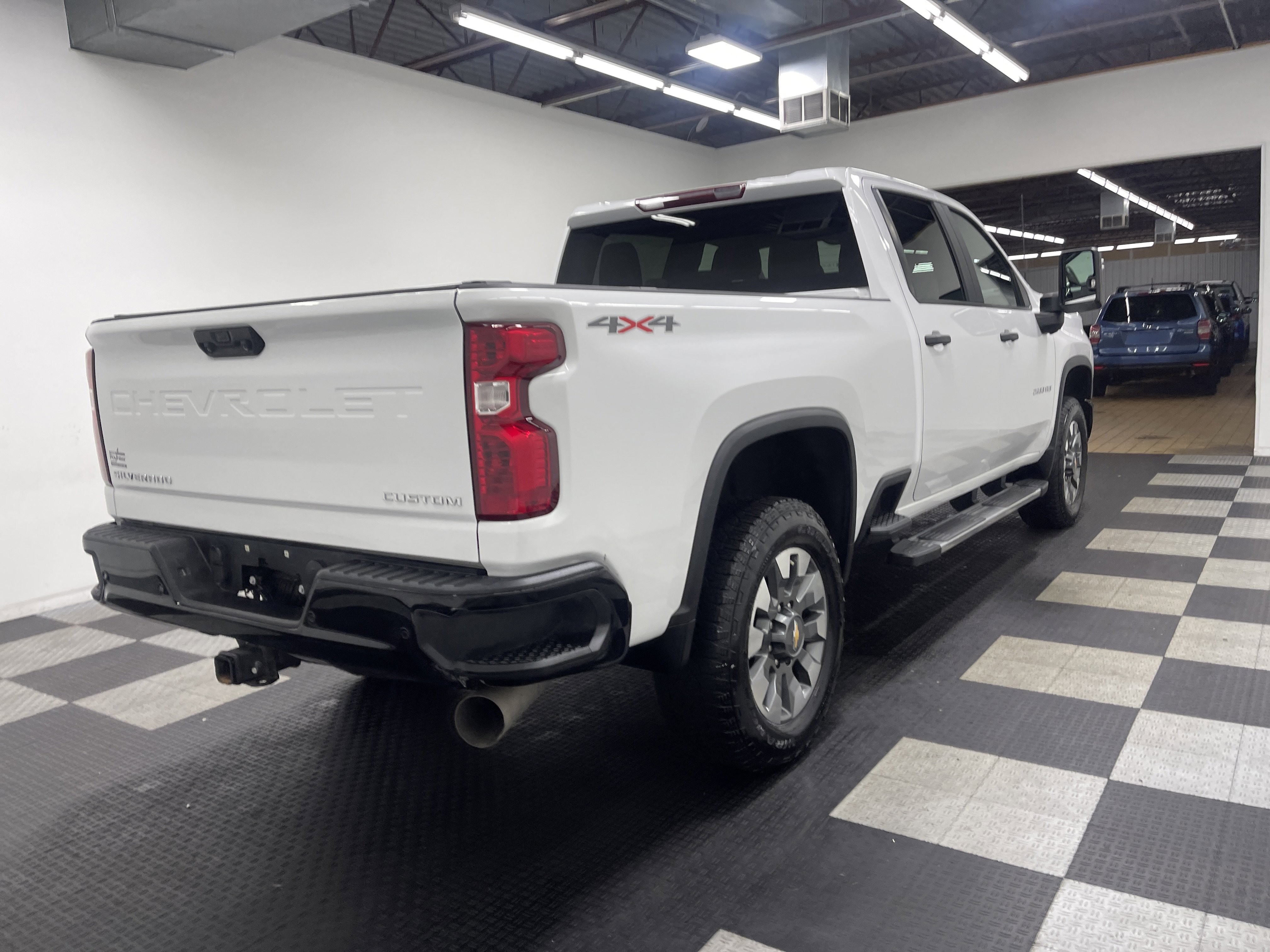 Used 2024 Chevrolet Silverado 2500 Custom w/ Custom Value Package image 5