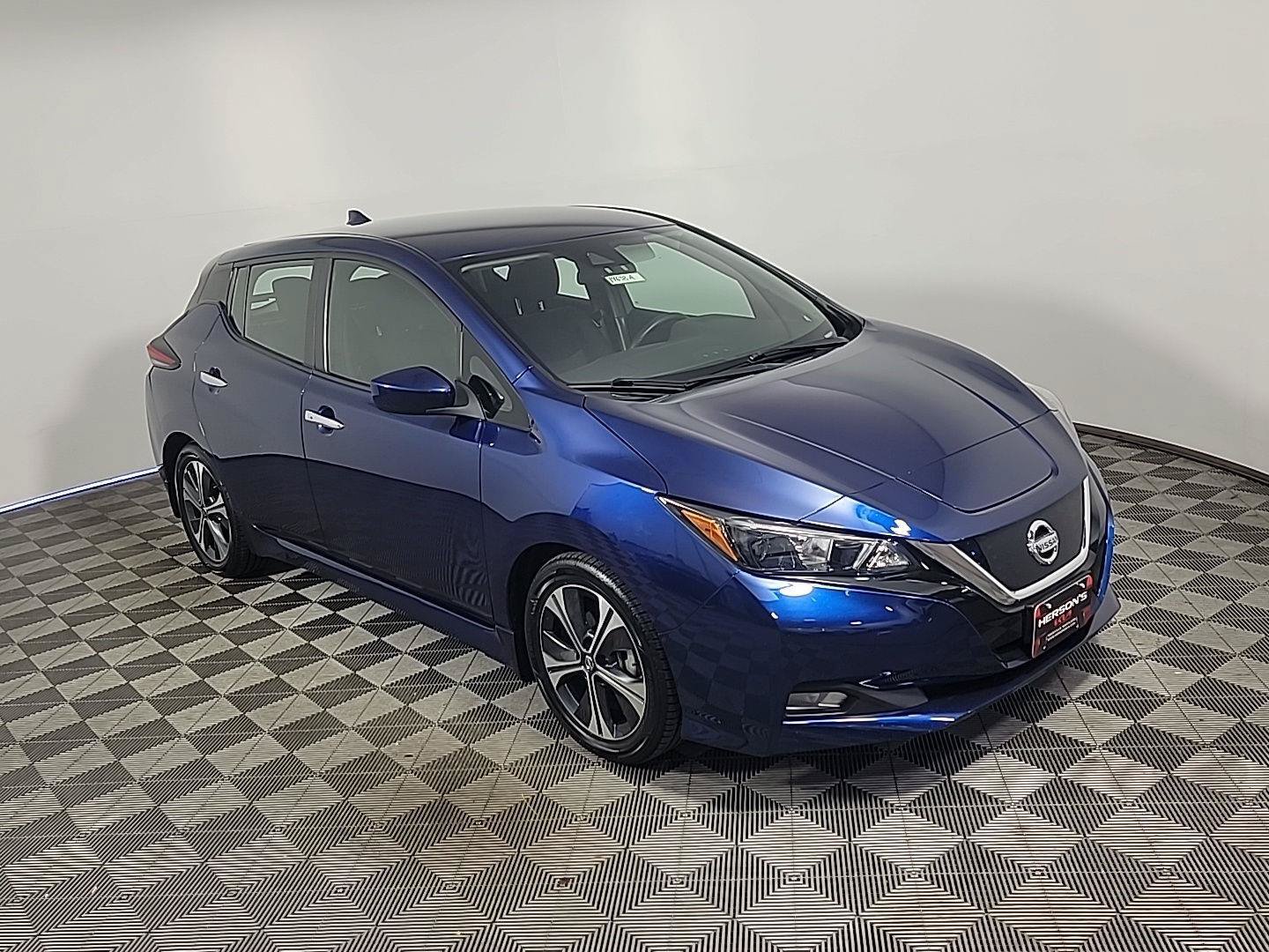 Used 2022 Nissan Leaf SV FWD image 2