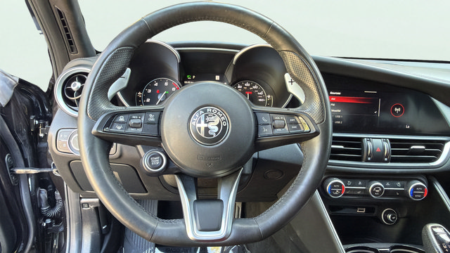 Used 2023 Alfa Romeo Giulia Veloce RWD image 15