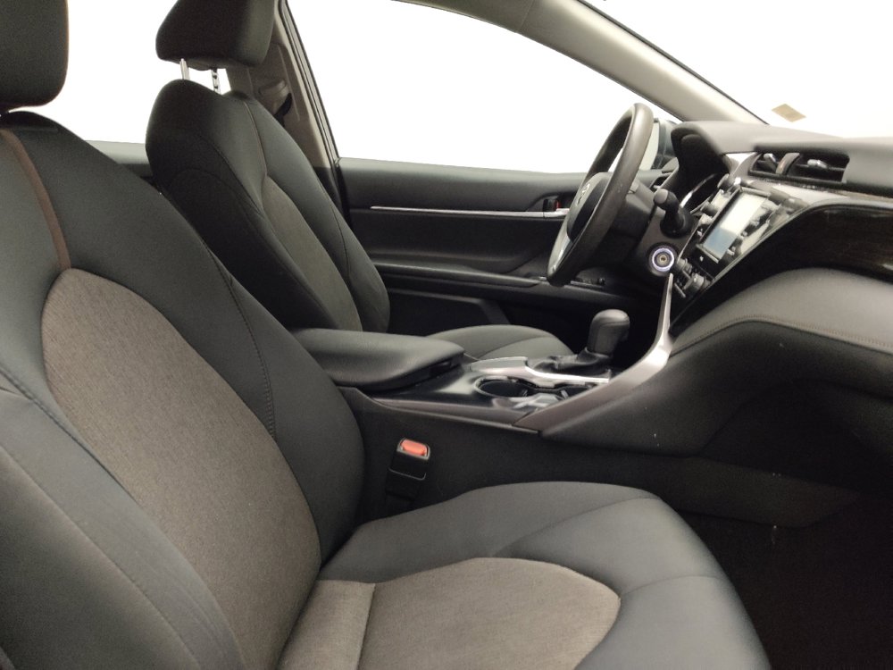 Used 2020 Toyota Camry LE image 21
