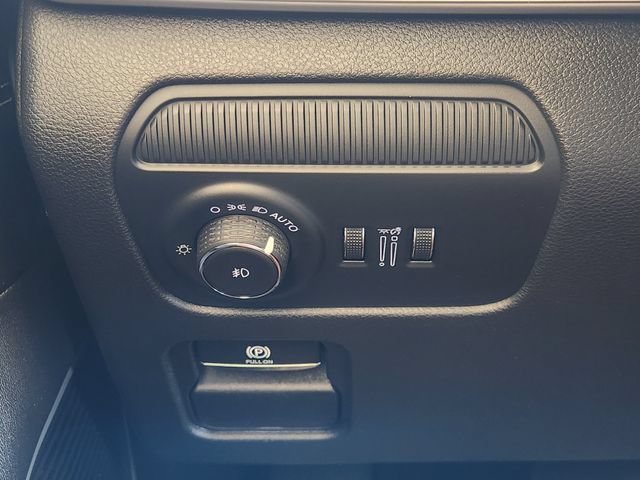 Used 2025 Jeep Wagoneer L Series II AWD/4WD image 23