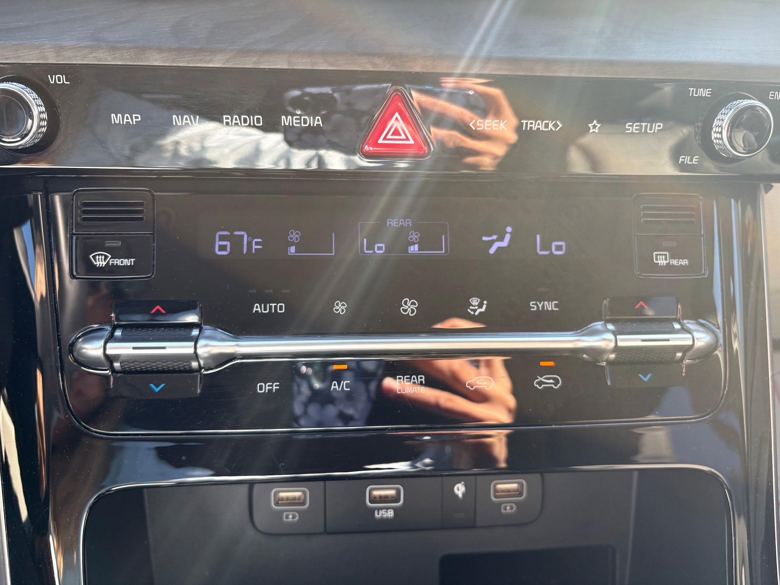 Used 2024 Kia Carnival EX FWD image 22