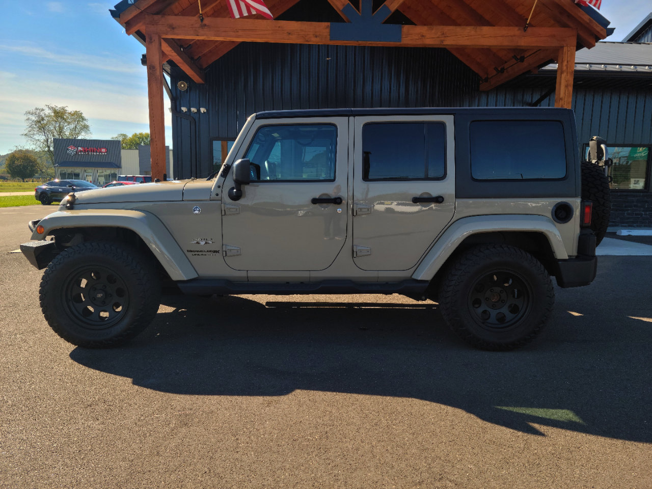Used 2018 Jeep Wrangler Unlimited Sahara w/ Dual Top Group image 24