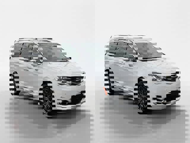 Used 2017 Chrysler Pacifica Limited w/ UConnect Theater Package image 7