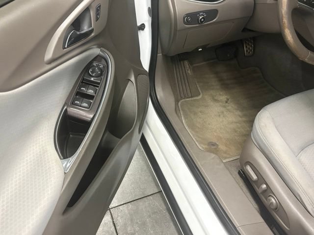 Used 2016 Chevrolet Malibu LT FWD image 10