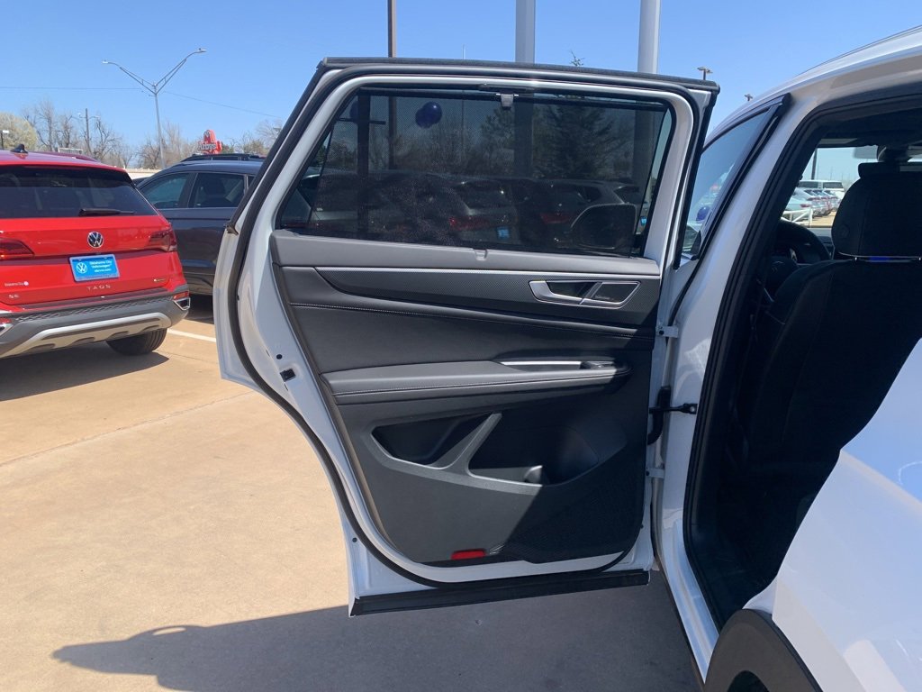 New 2025 Volkswagen Atlas Cross Sport SEL Premium R-Line image 9