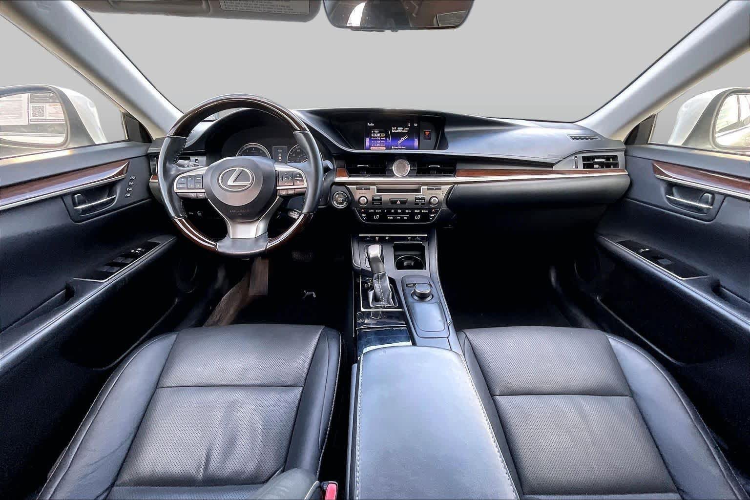 Used 2016 Lexus ES 350 w/ Premium Package w/Wood Trim FWD image 15