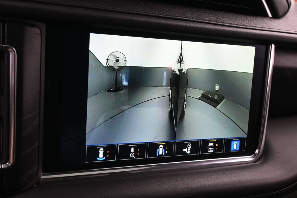 Used 2022 GMC Yukon Denali w/ Denali Premium Package AWD/4WD image 23