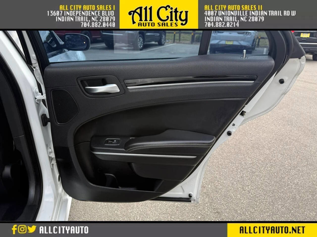 Used 2018 Chrysler 300 S w/ 300S Premium Group RWD image 24