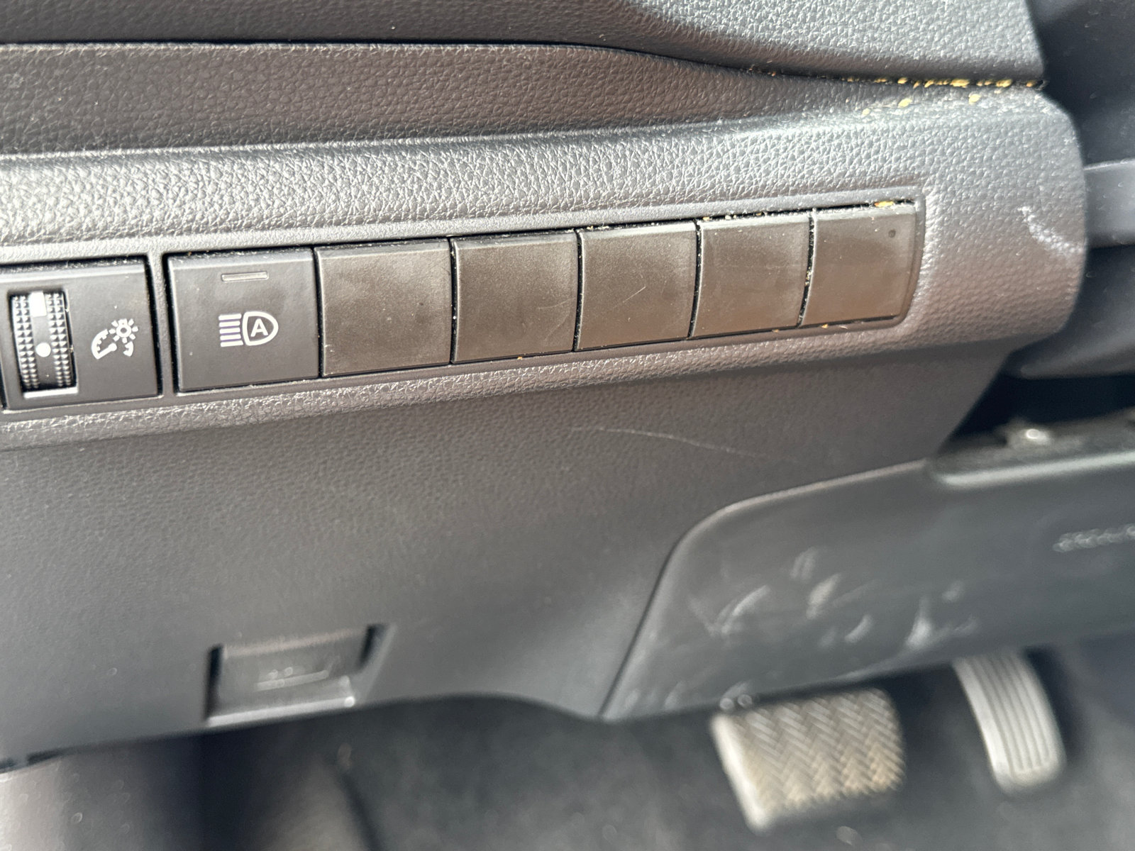 Used 2024 Toyota Corolla LE FWD image 28