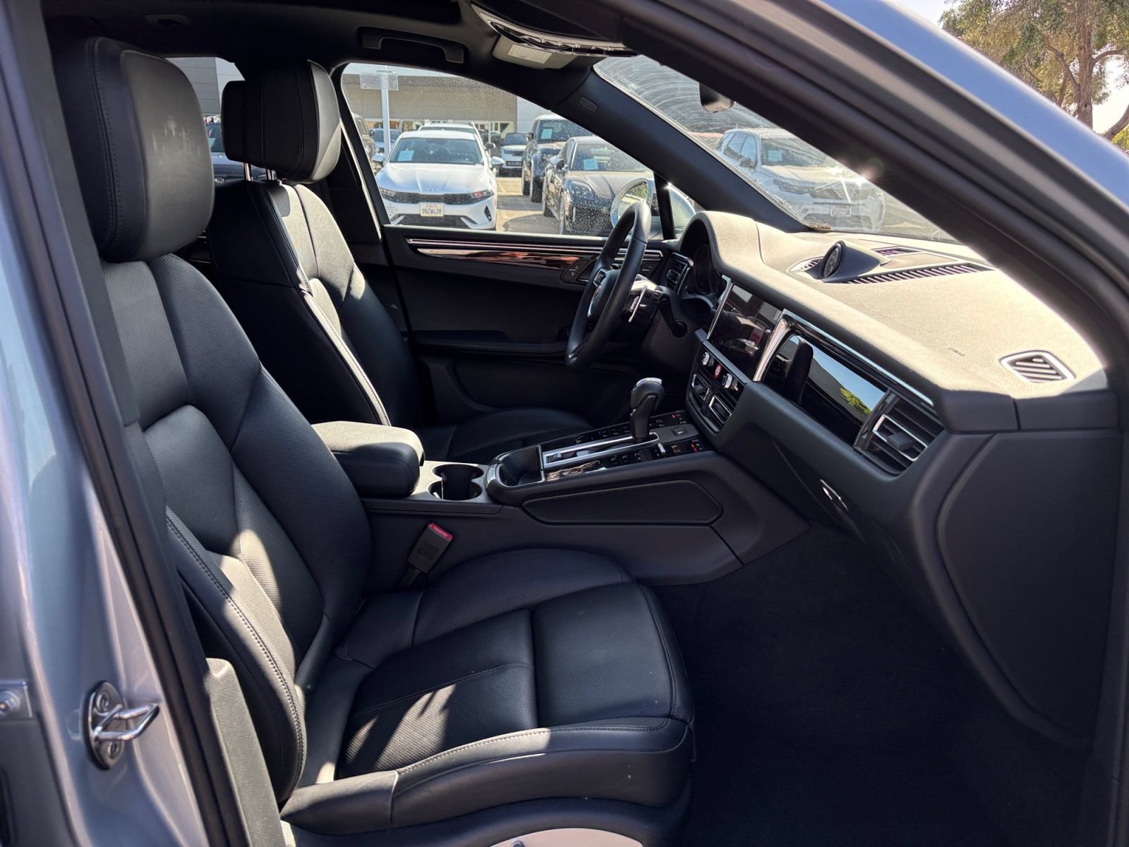 Used 2025 Porsche Macan AWD/4WD image 17