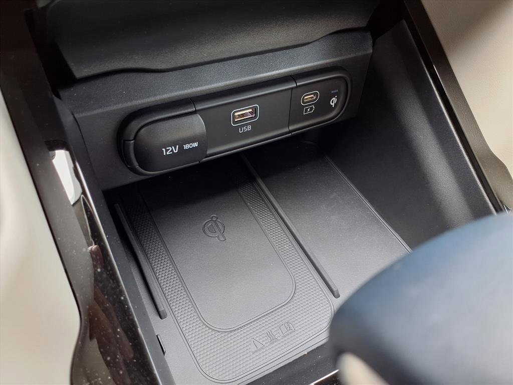 Used 2025 Kia Telluride EX w/ EX Captain's Chair Package image 15