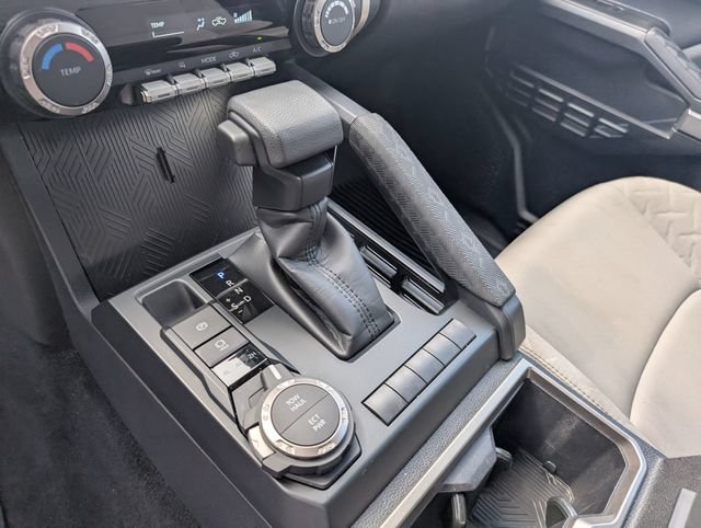 Used 2024 Toyota Tacoma SR5 AWD/4WD image 18