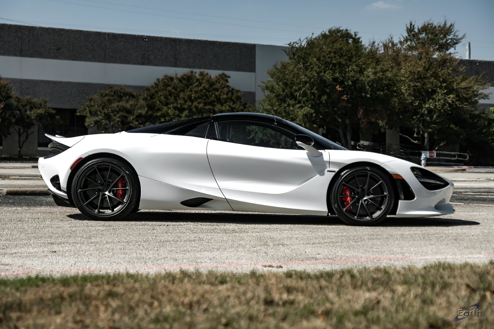 Used 2025 McLaren 750S Spider RWD image 32