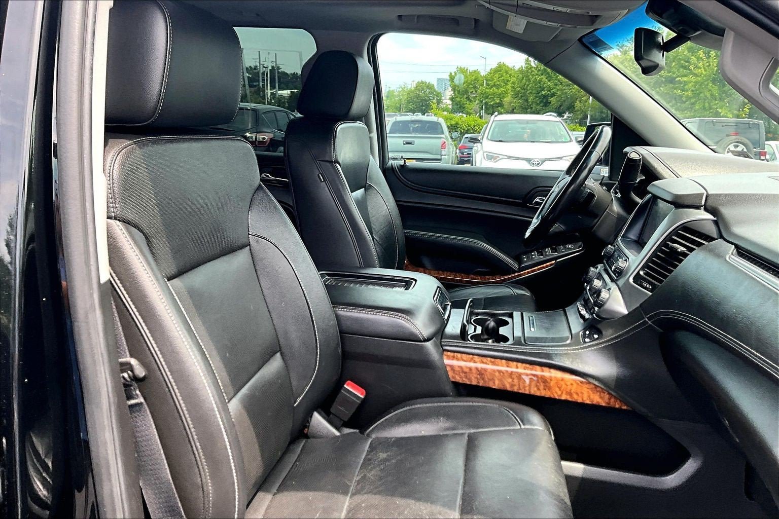 Used 2018 Chevrolet Suburban Premier AWD/4WD image 7