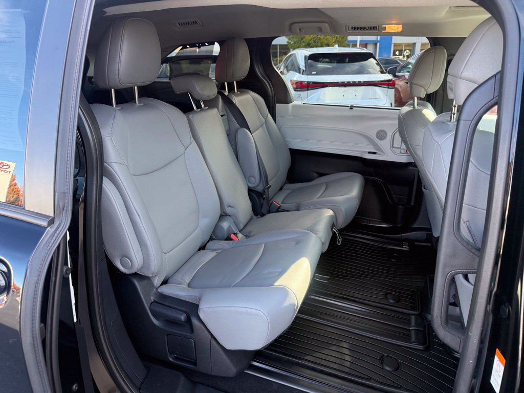 Used 2026 Toyota Sienna XLE FWD image 17